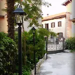Casa Colonne Fiorite كانوبيو